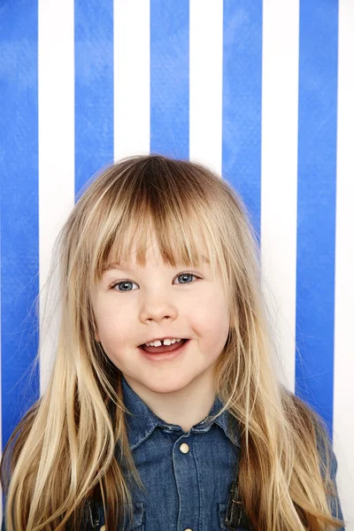 Girl with blonde hair smiling — Stock Photo, Image