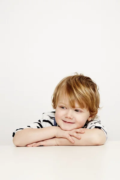 Boy with arms folded — Stock Photo, Image