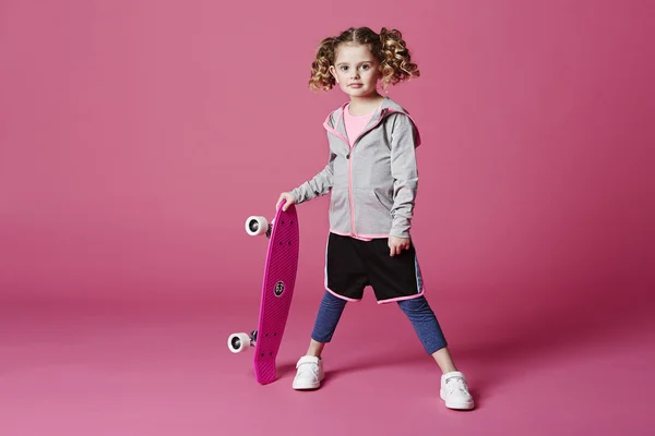 Cool skater girl posing — Stock Photo, Image
