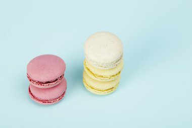 pembe ve sarı macaroons