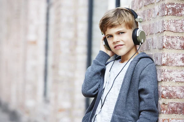 Boy wearing headphones — Stock Photo, Image