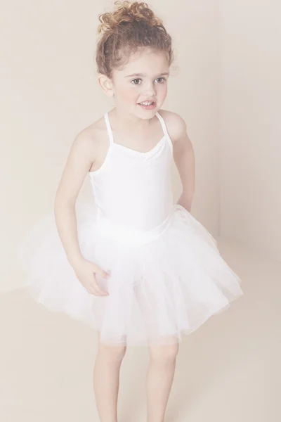 Giovane ballerina in studio — Foto Stock