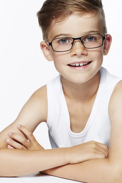 Jonge jongen dragen van een bril — Stockfoto