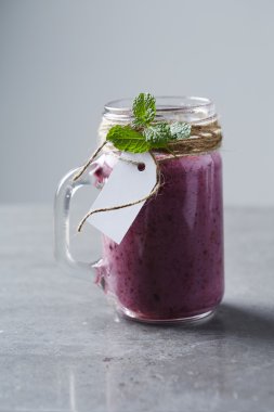 Ev yapımı meyve yüzlü kavanoz