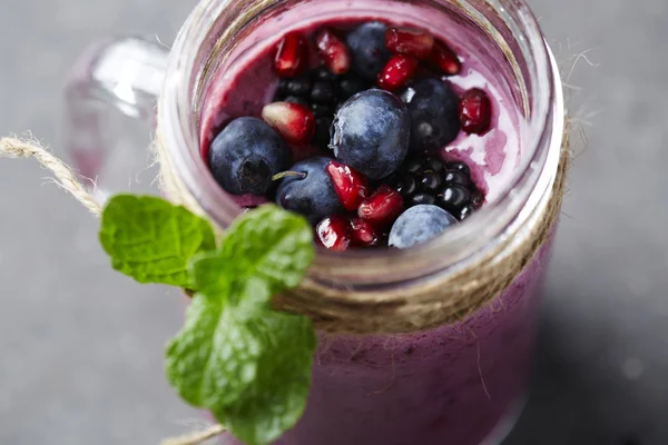 Jar of homemade fruit smoothie — Stock Photo, Image