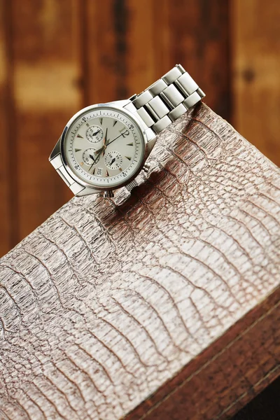 Relógio masculino de luxo — Fotografia de Stock
