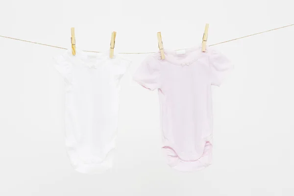 Babygros rosa e branco — Fotografia de Stock