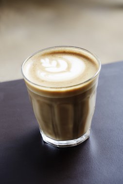 cam canlandırıcı latte