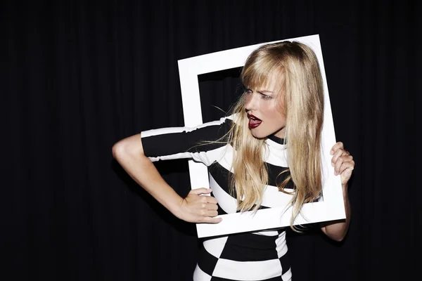 kadın resim çerçevesi sıkışmış