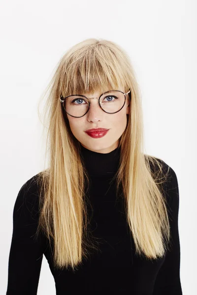 Fiatal nő a szemüveg — Stock Fotó