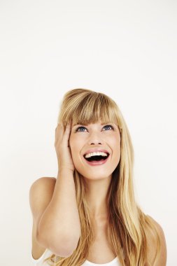 kendinden genç bir kadın