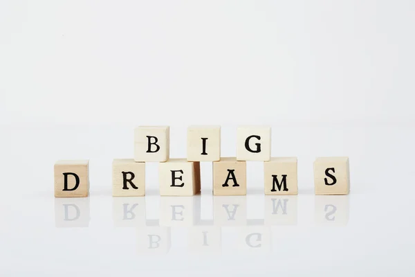 Tiles spelling 'Big dreams' — 图库照片