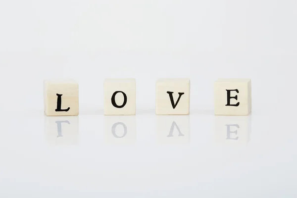 Αγάπη» γράφεται στα κεραμίδια — Φωτογραφία Αρχείου