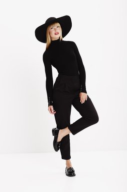 Genç model siyah poz