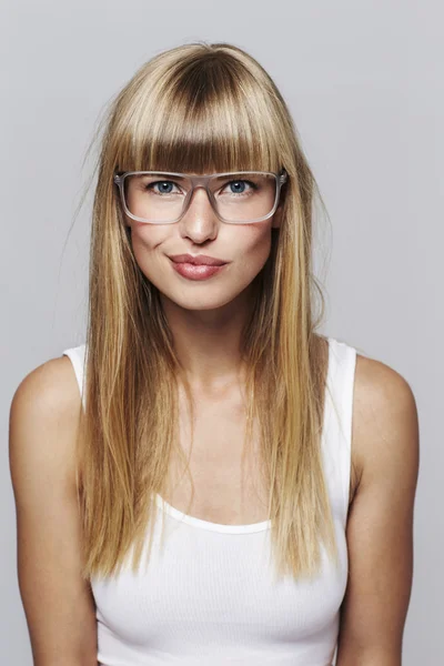 Bela loira em óculos — Fotografia de Stock
