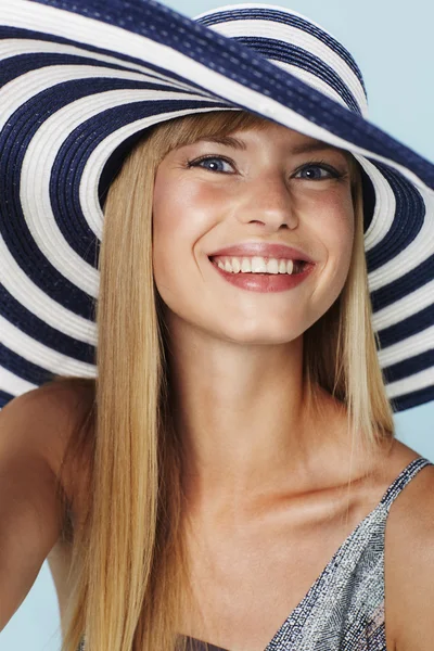 Mulher bonita sorrindo — Fotografia de Stock