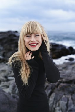 Güzel sarışın kadın.