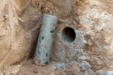 Beton delme elmas sonra delik.