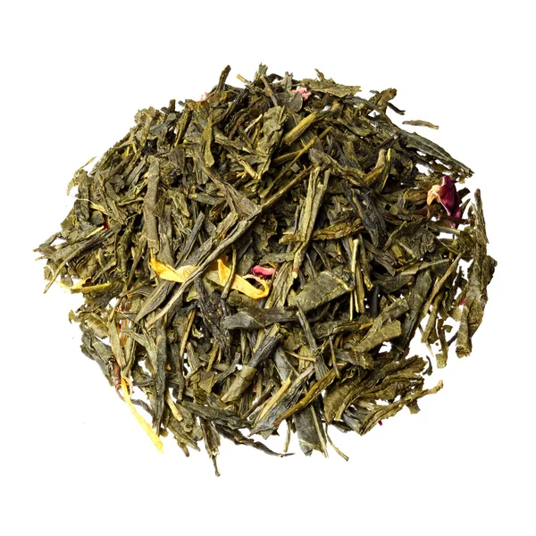 Keverjük össze a zöld tea a szirmok a körömvirág és rózsaszirom. — Stock Fotó