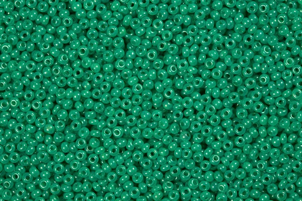 Ясные зеленые стеклянные бусины . — стоковое фото