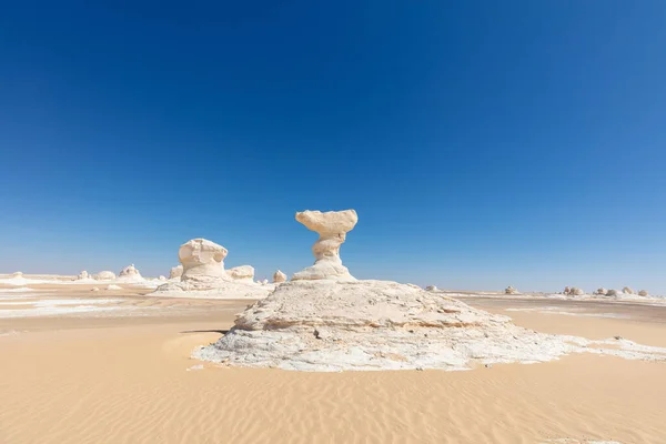 Pilzfelsen in der beeindruckenden Weißen Wüste — Stockfoto