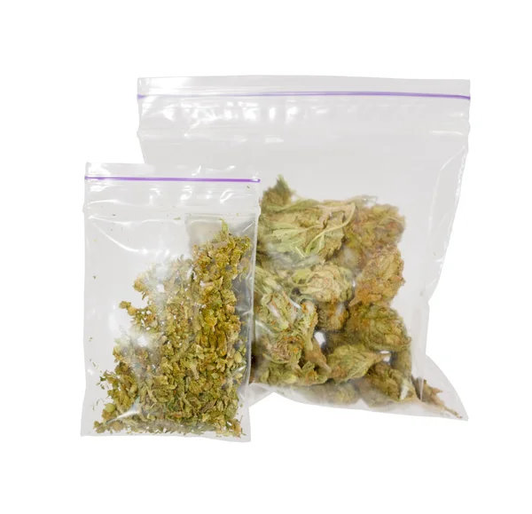 Dwie torby plastikowe leczniczych konopi (marihuany). — Zdjęcie stockowe