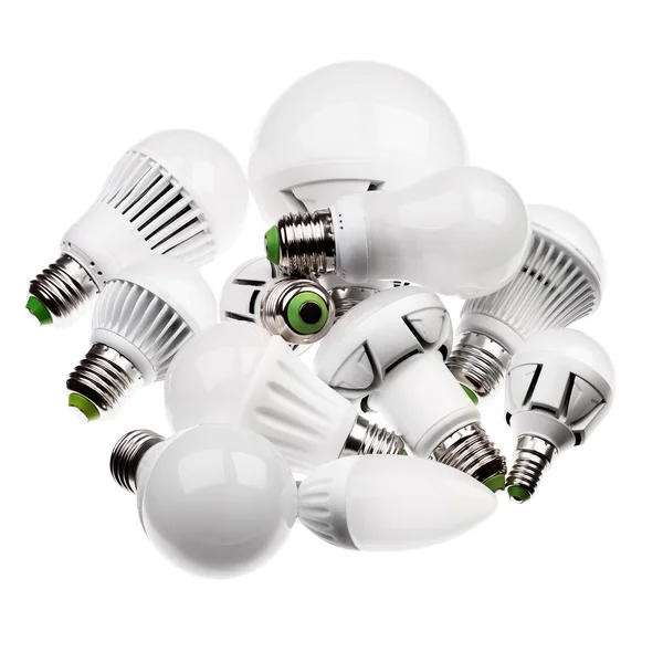Світлодіодні лампи GU10 та E27 з різними гніздами ізольовані на білому — стокове фото