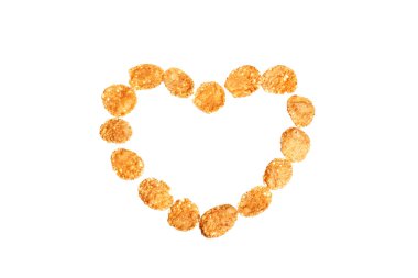 Mısır gevreği beyaz arka plan görüntüsü kalp şeklinin yapılmış