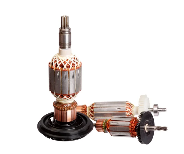 Bobinas de cobre dentro do motor elétrico isolado no fundo branco — Fotografia de Stock