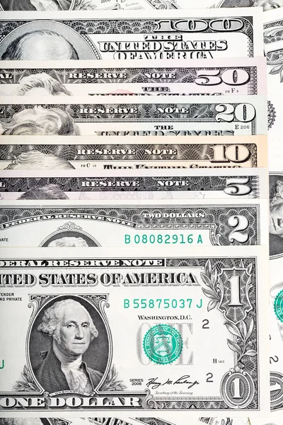 Tous les billets en dollars américains sur fond d'argent — Photo