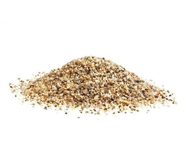 Kuvars kum ve taşların üzerinde beyaz izole.