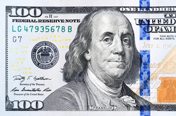 Fechar a nova nota de cem dólares . — Fotografia de Stock