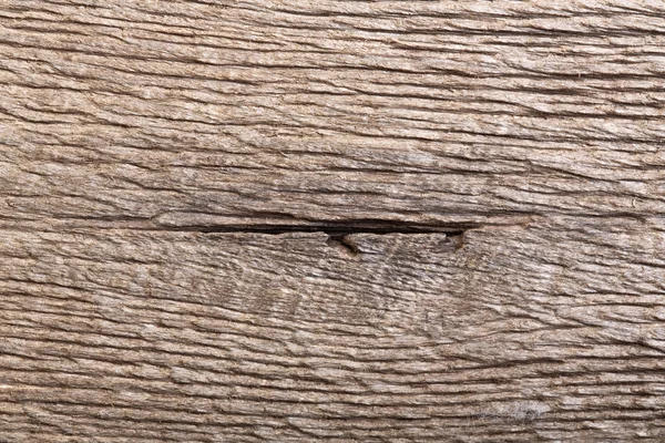 Szczelnie-do góry starych pęknięty drewno (torfowiska dąb) na tle. — Zdjęcie stockowe