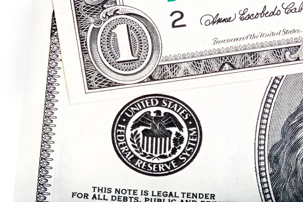 Один доллар США боится отпечатка Федеральной резервной системы. Стековый макрос — стоковое фото
