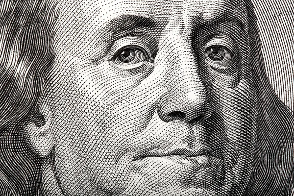 Retrato de Ben Franklin en el billete de 100 dólares en macro . — Foto de Stock