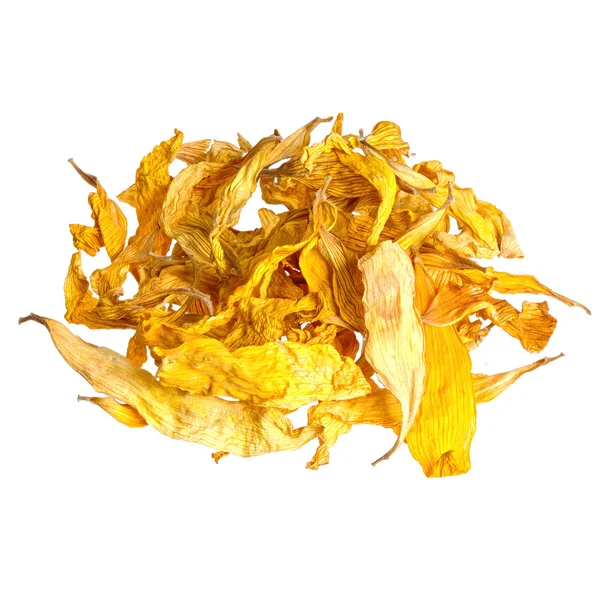 Close-up op gedroogde zonnebloem bloembladeren geïsoleerd op wit: voor thee, alternatieve geneeskunde. — Stockfoto