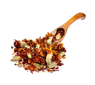 Tahta kaşık kuru kadife çiçeği çiçekleri.