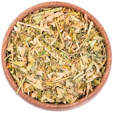 Capsella bursa-pastoris beyaz izole küçük bir ahşap yay.