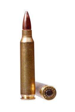 beyaz zemin üzerinde mühimmat.