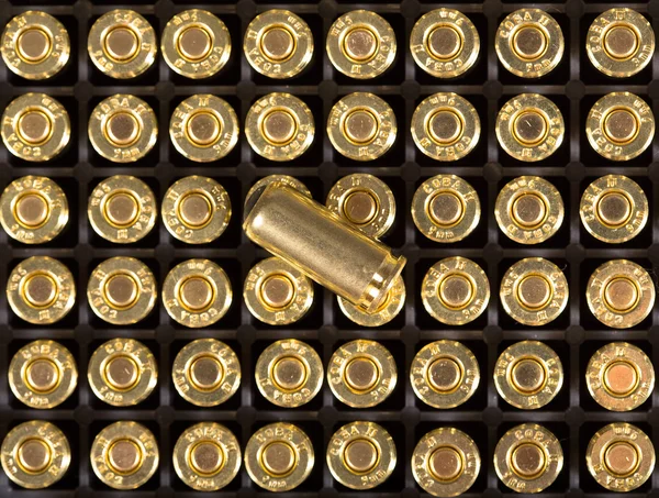 Cartuchos de munições de pistolas de 9 mm . — Fotografia de Stock