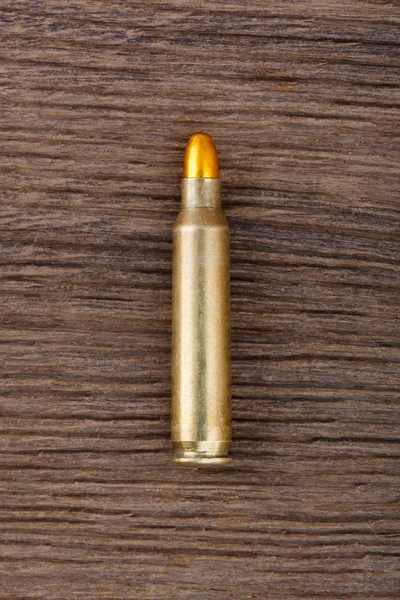 Ammunition, på träbord, närbild. — Stockfoto