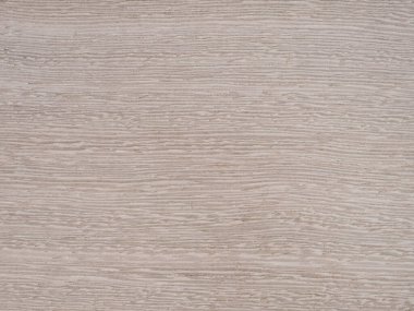 Bu resim, yumuşak tahıl dokusunun dingin ve doğal estetik bir yapı sunduğu hafif boyanmış gri kaplama bir ahşabı ortaya çıkarıyor.