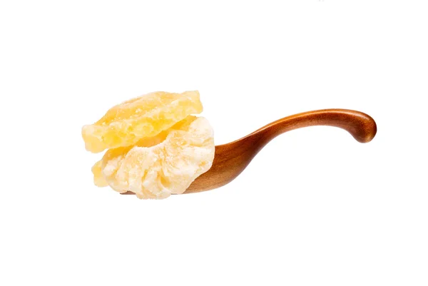 Getrocknete Ananasscheiben im Kochlöffel, isoliert auf weißem B — Stockfoto