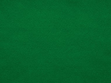 Bu görüntü orman yeşili keçenin davetkar dokusunu yakalar, hayal gücünü harekete geçiren ve ruhu rahatlatan derinlik ve dinginliğin görsel bir senfonisini sunar.