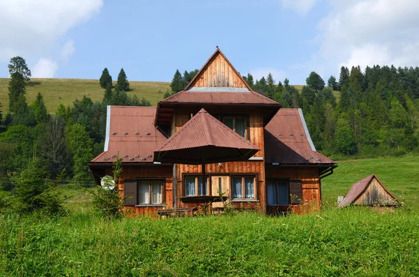 Casa nas montanhas — Fotografia de Stock