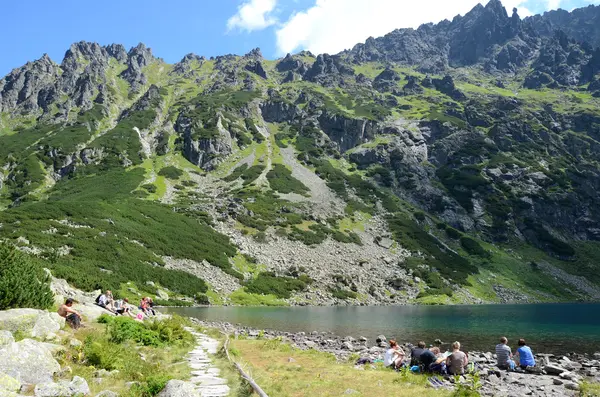 Jezioro w górach — Zdjęcie stockowe