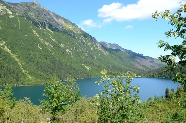 Jezioro w górach — Zdjęcie stockowe