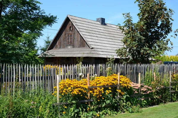 Starý dřevěný dům — Stock fotografie