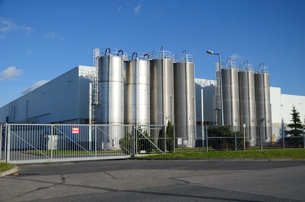 Modernes Fabrikgebäude — Stockfoto