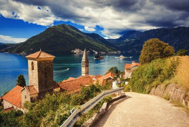 Boka Kotor Koyu'nda (Boka Kotorska), Karadağ, Europe liman.